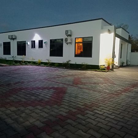 Chibuba Airport Accommodation Дар-ес-Салам Екстер'єр фото